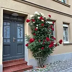 Jethon In Der Gasse 2
